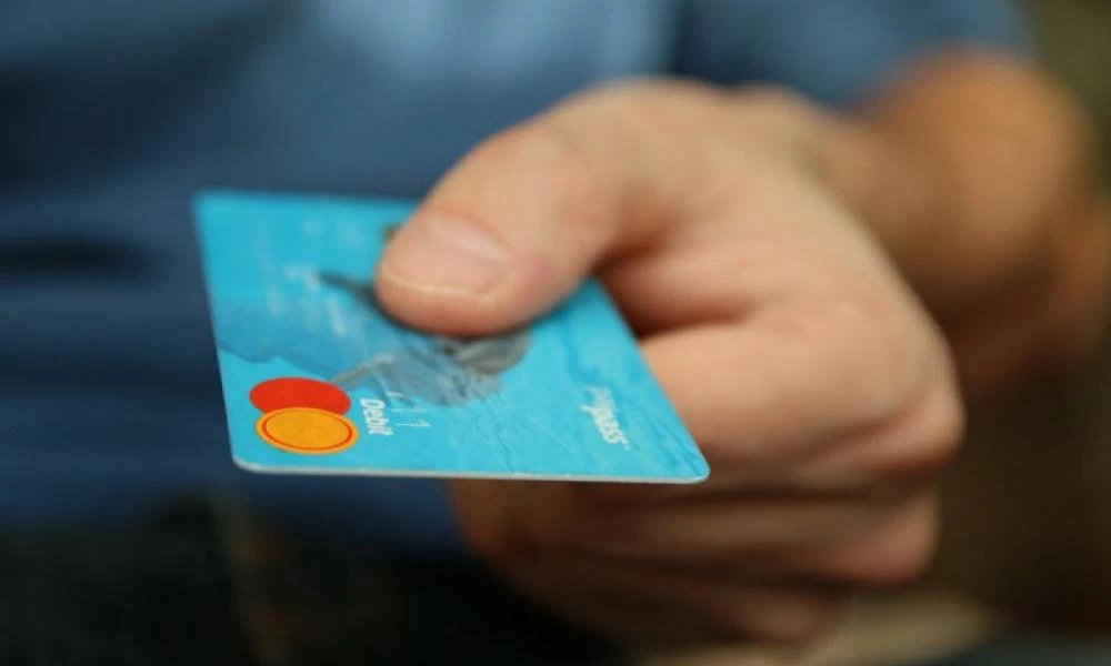 Ανθίζει το πλαστικό...χρήμα-Στα 36,8 δισ. ευρώ ανήλθαν οι συναλλαγές με κάρτες το 2020